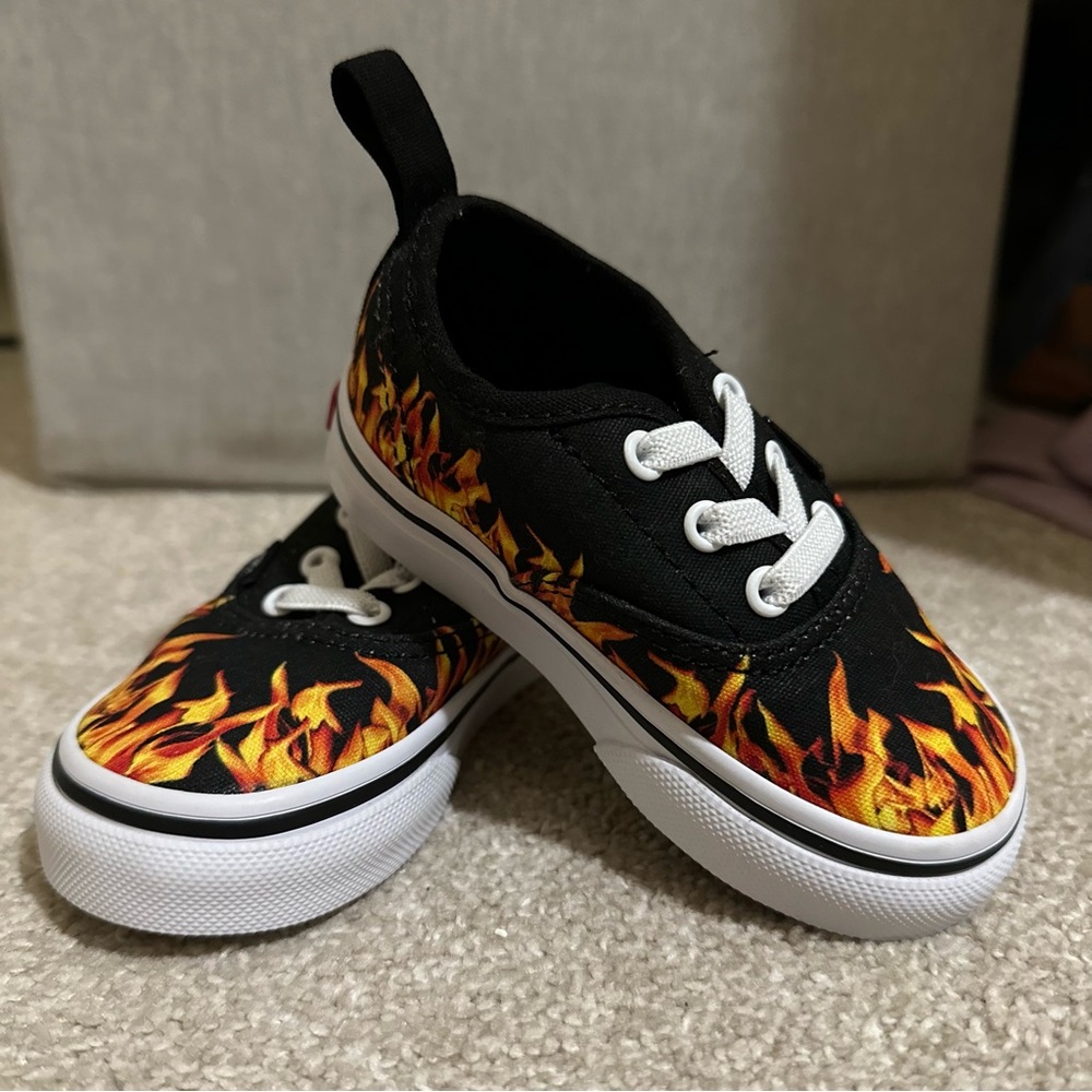 NWOT Toddler Vans Size 5